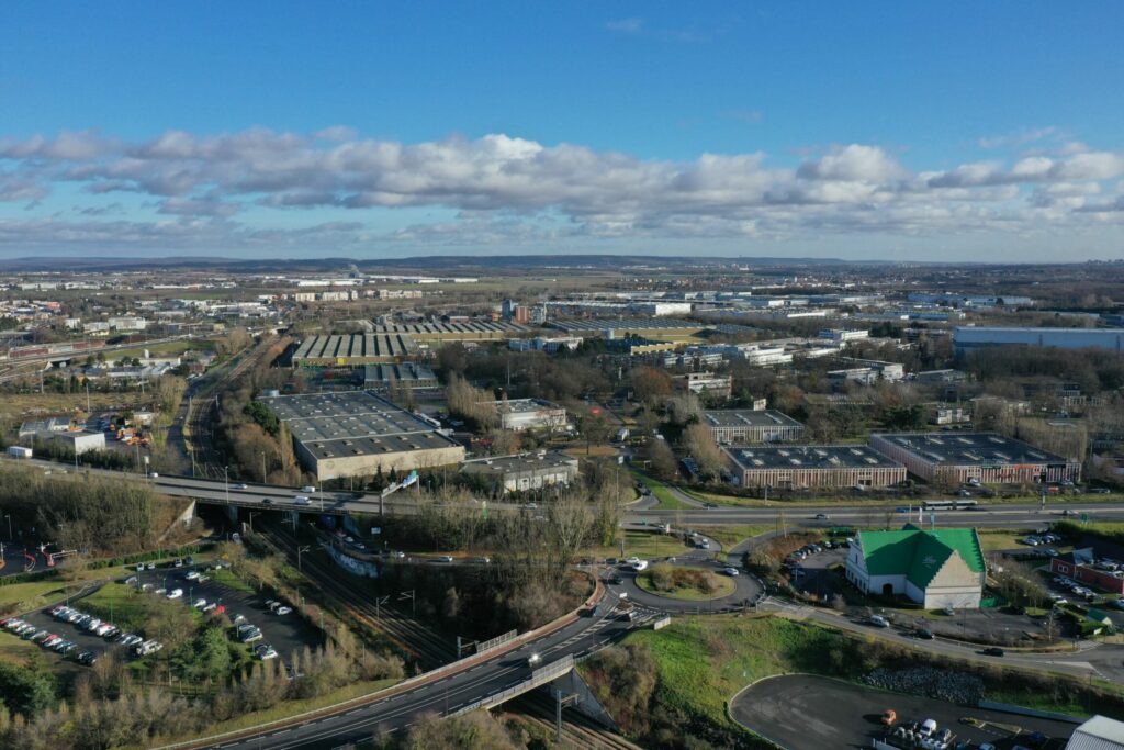 Photo de drone d'une zone commerciale