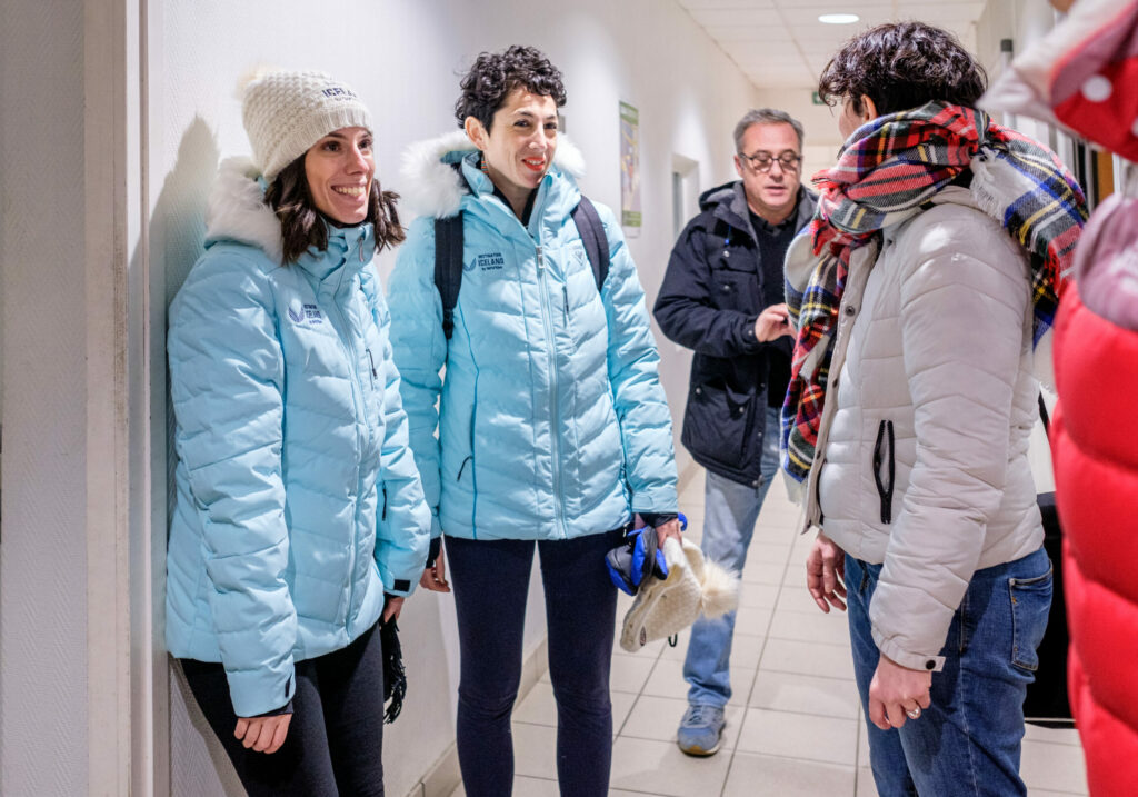 Un groupe de femme discute